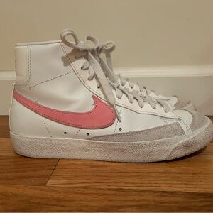 Nike Women’s Blazers Mid ‘77 Vintage ‘White Sunset Pulse’ Size 7 GENTLY WORN